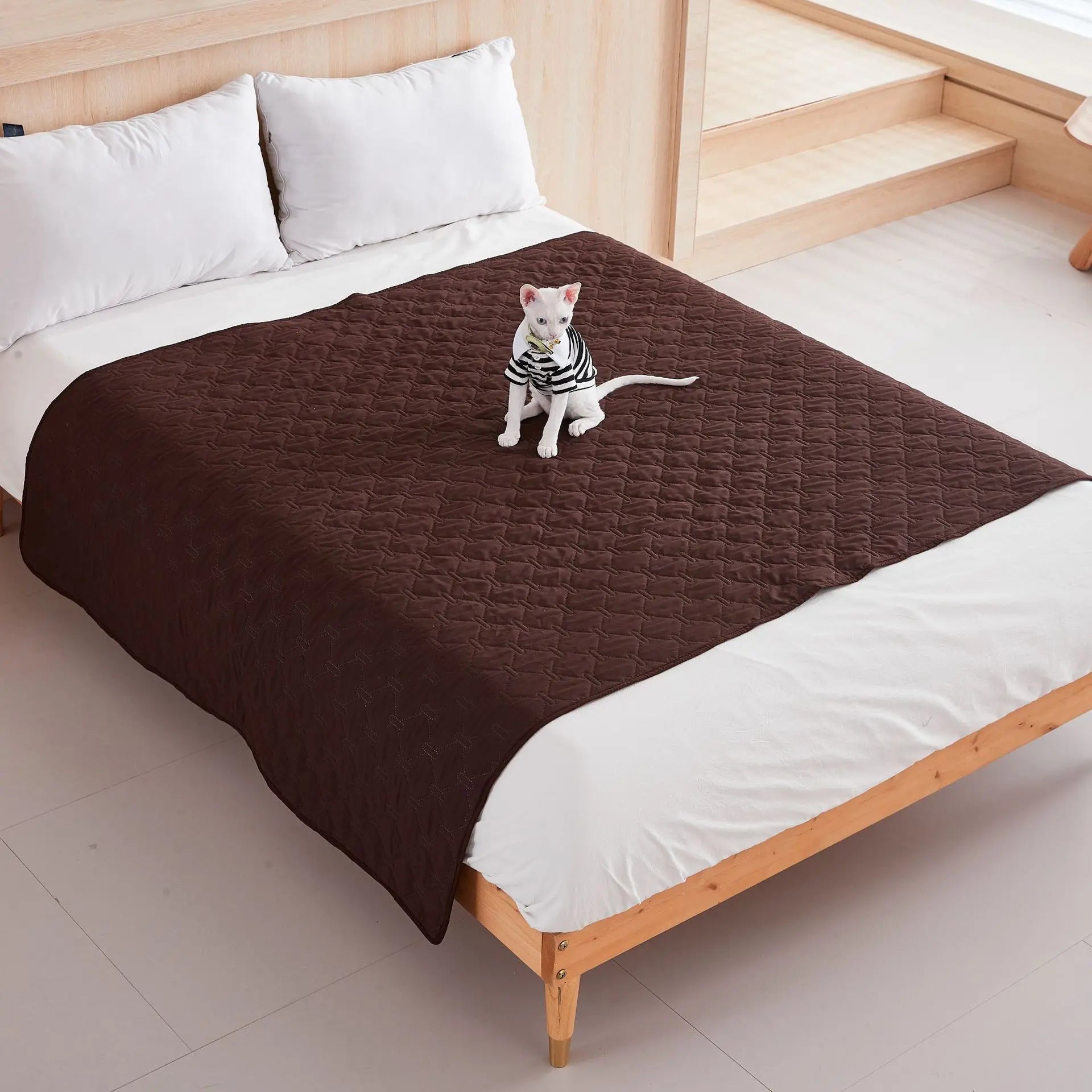 Waterproof & Non‑Slip Pet Bed Mat